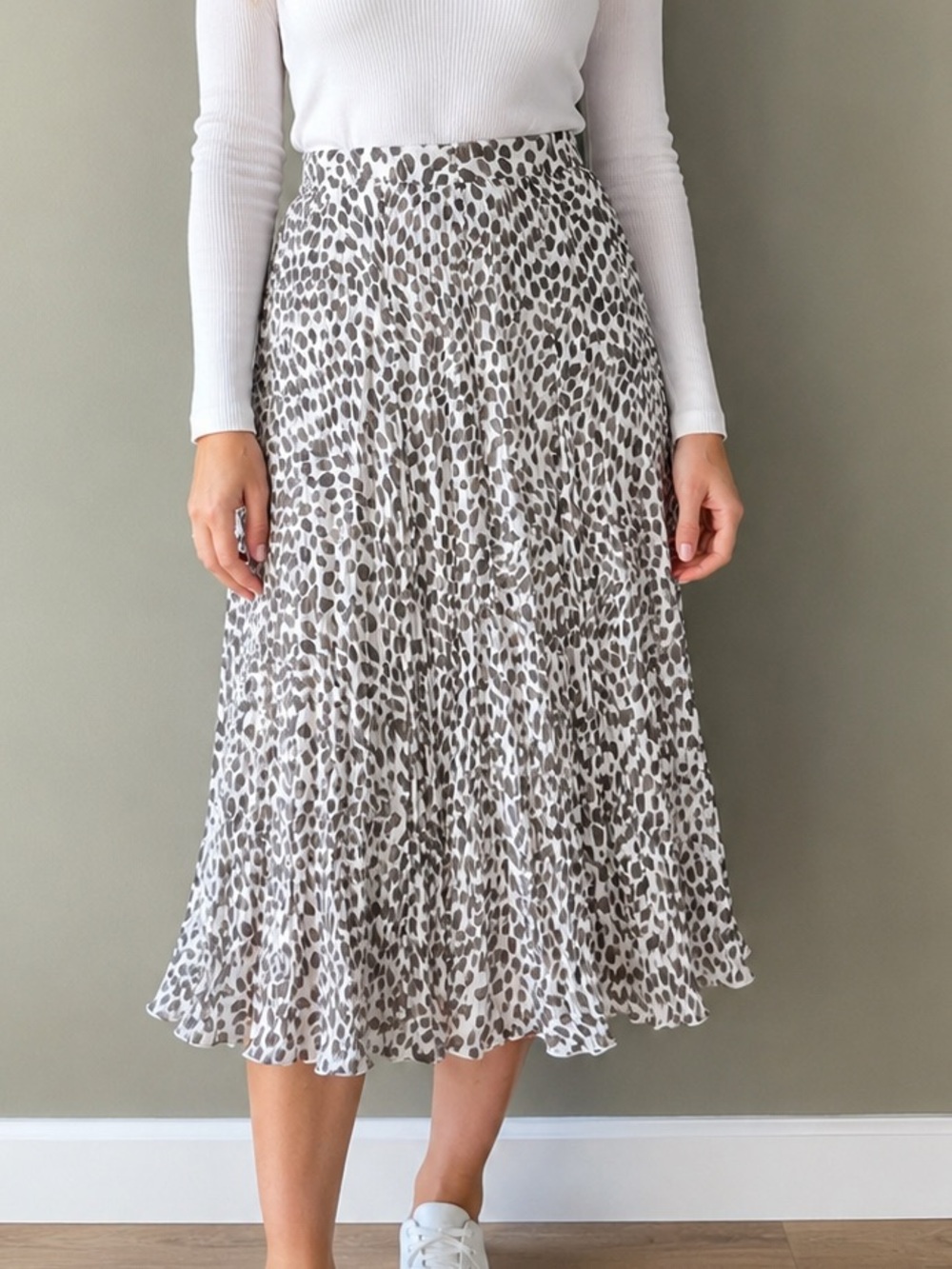 Basler Pleated Polka Dot Midi Skirt White & Gray Size 6 Approx. Flowy